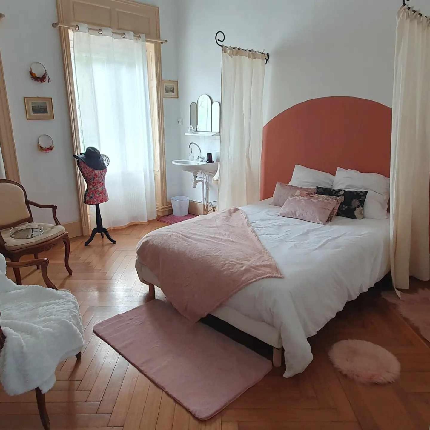 La Petite Porte Verte Bouilland 外观 照片